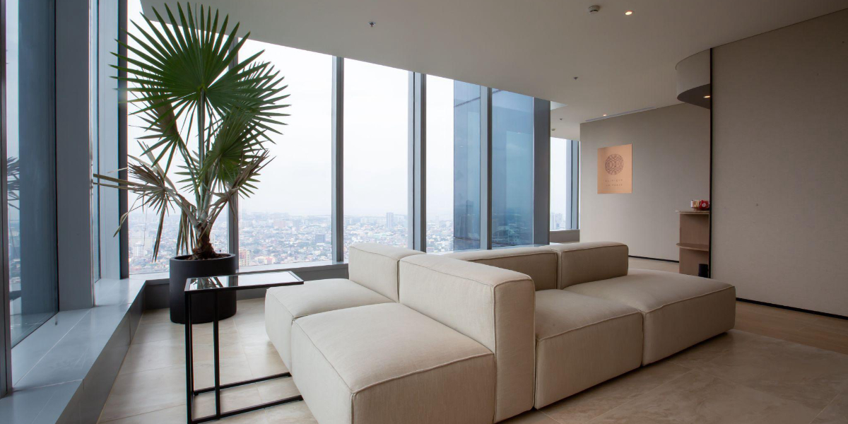 An image of Clinique de Paris’ lounge area in their Makati clinic